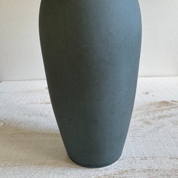 Vintage Blue and White Pottery Vase with Seagull Bird Design - Picture 4 of 11